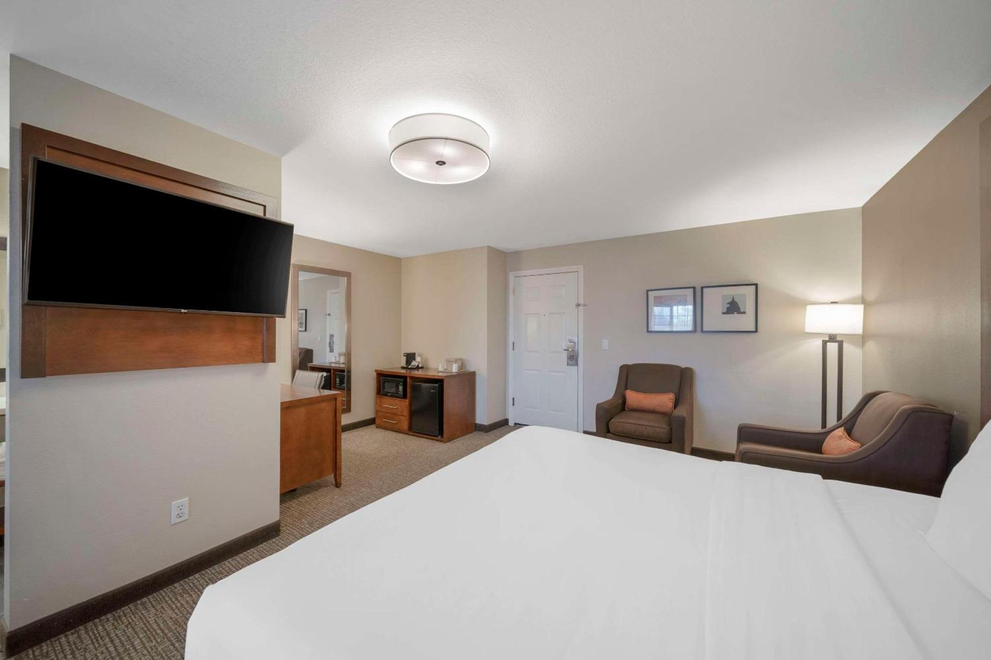 Comfort Suites Red Bluff near I-5 Exterior foto
