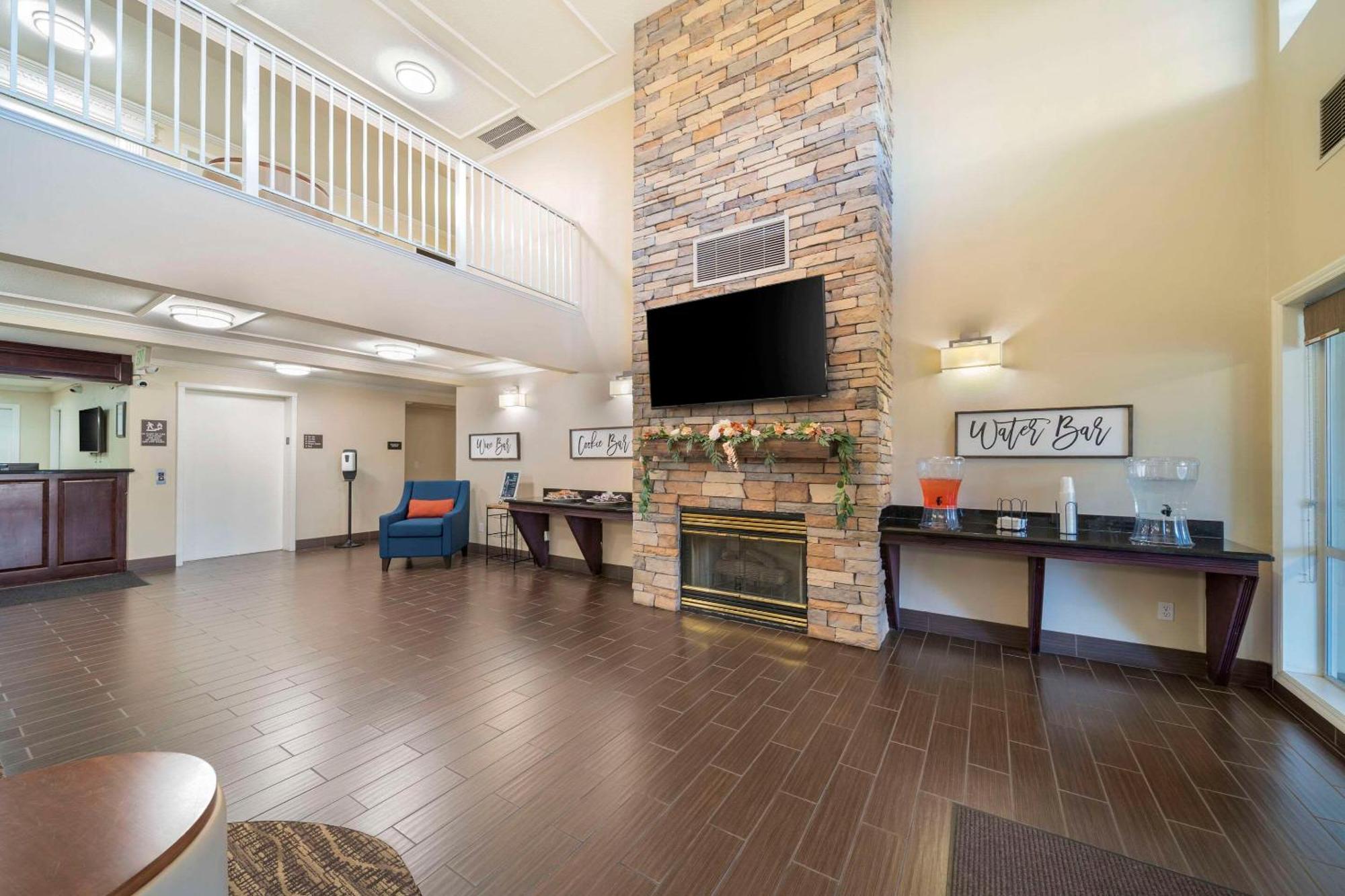 Comfort Suites Red Bluff near I-5 Exterior foto